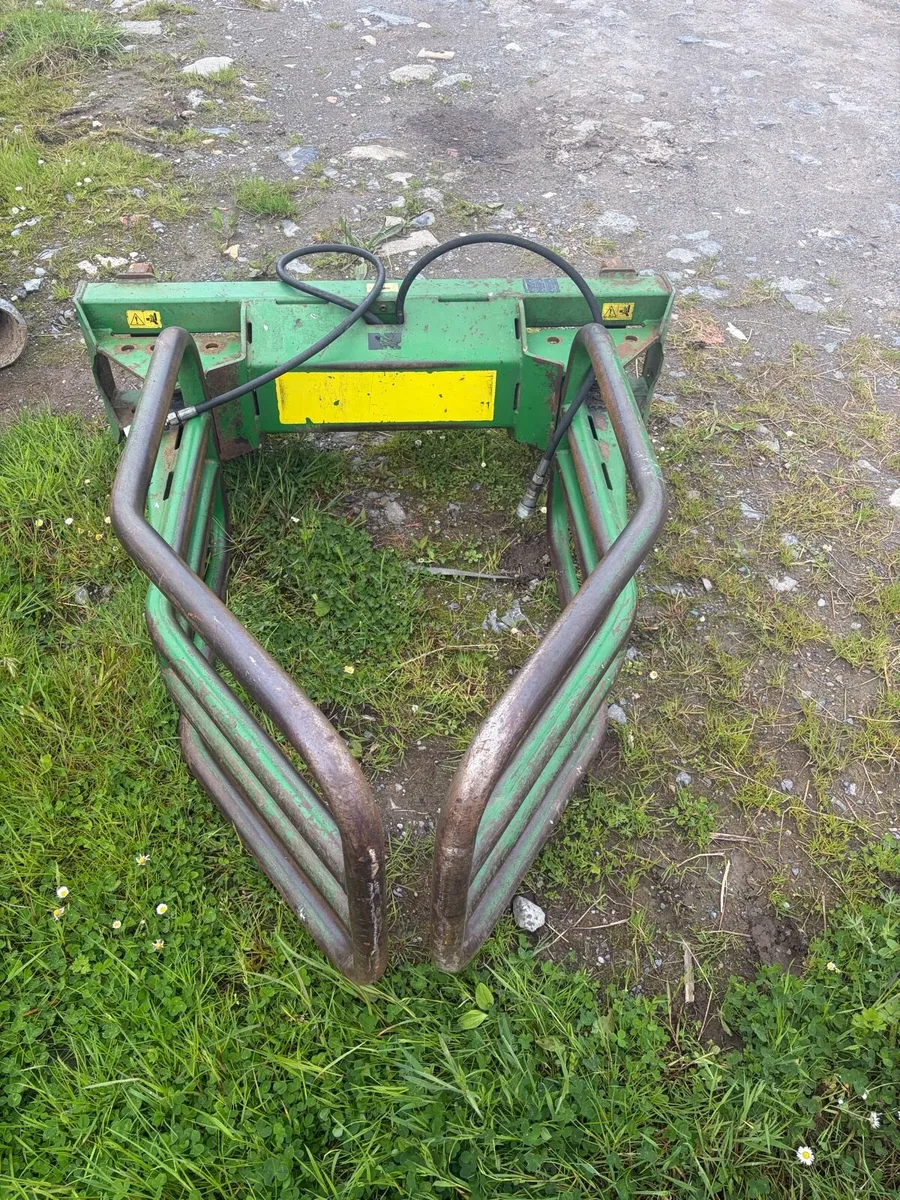 Bale handlers x 2 - Image 2
