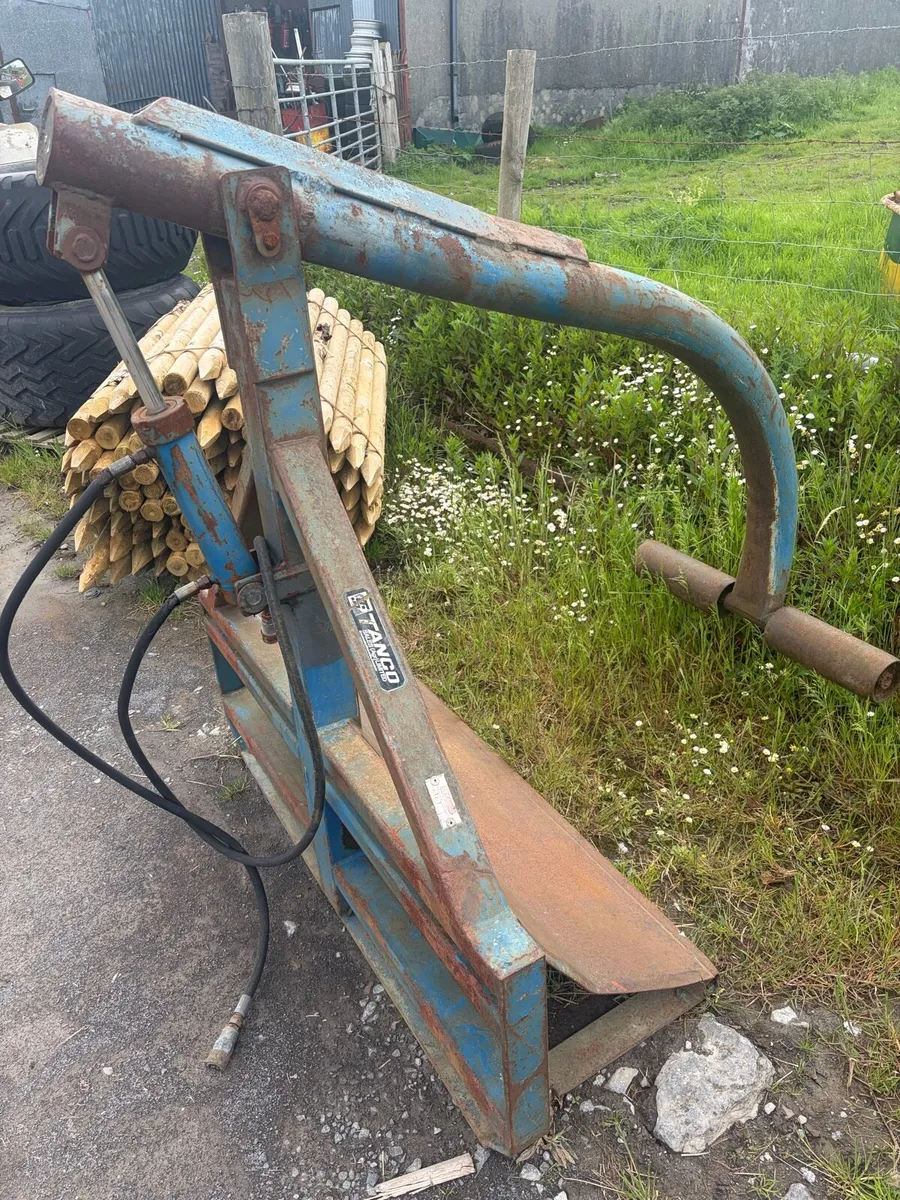 Bale handlers x 2 - Image 1