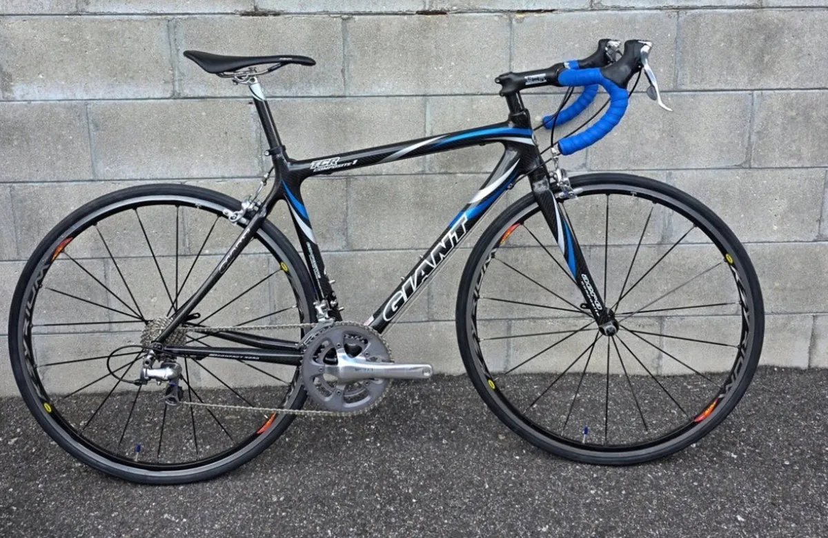 Giant racing bicycle - Image 1