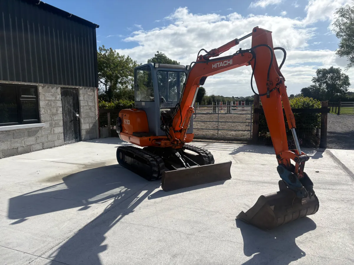HITACHI EX30 mini digger (NO VAT) - Image 4