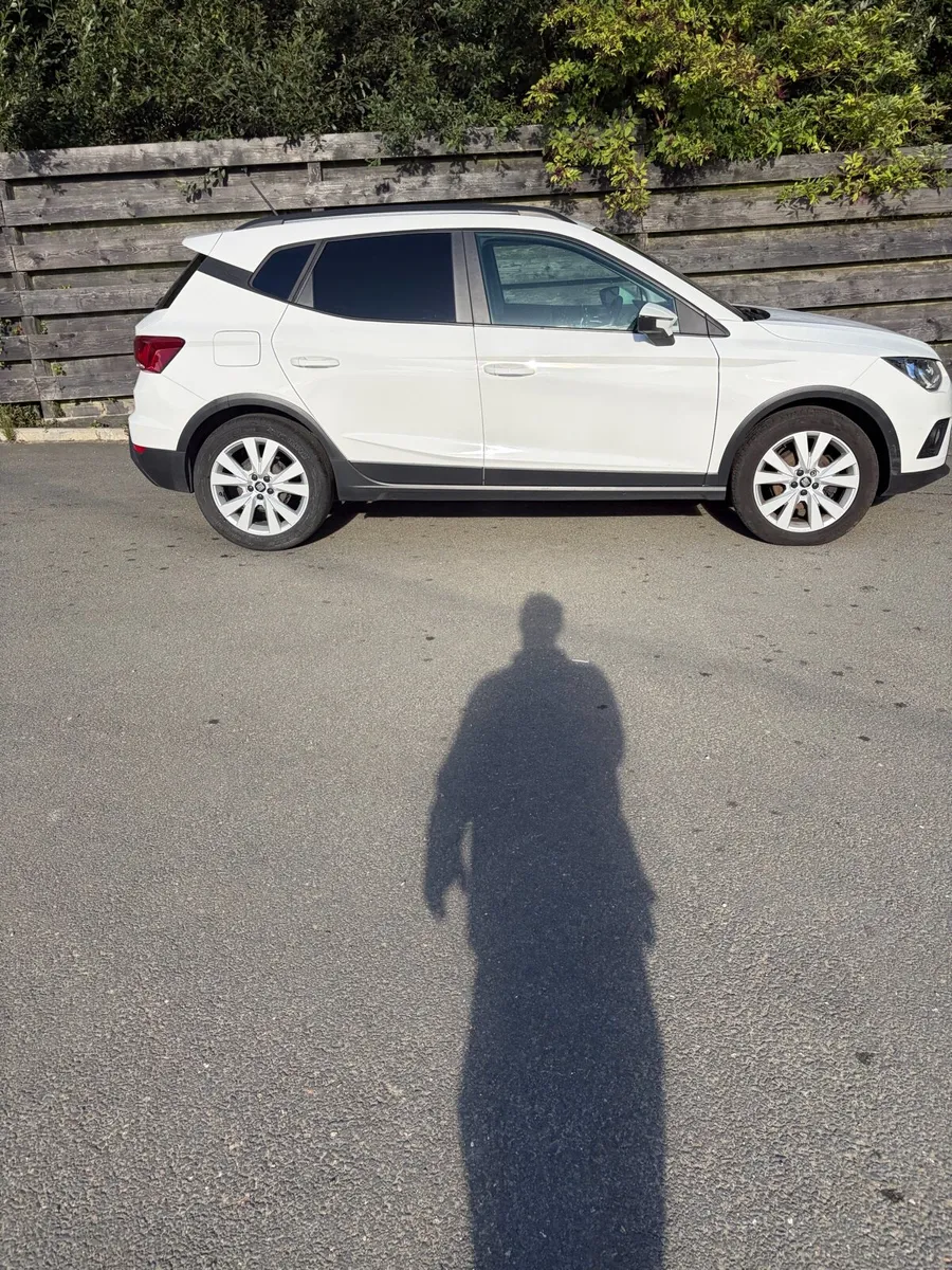 211 seat arona van. No vat - Image 1