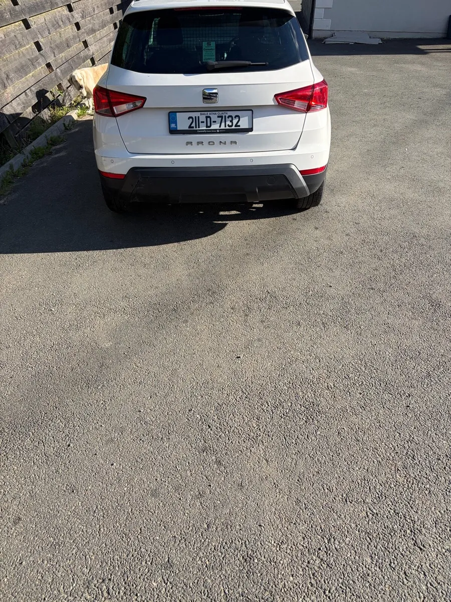 211 seat arona van. No vat - Image 4