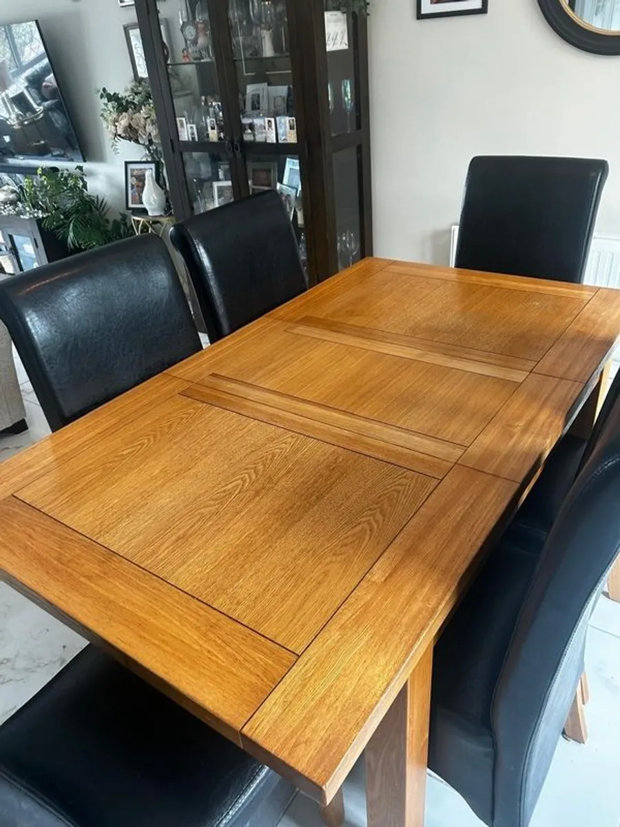 solid oak table and chairs PRICEDROP - Image 3