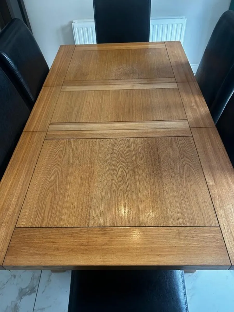 solid oak table and chairs PRICEDROP - Image 1