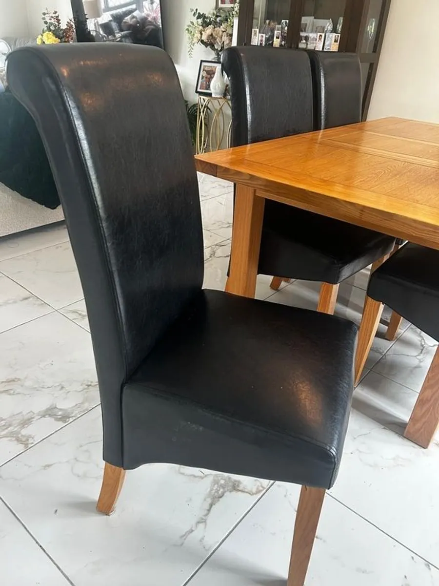 solid oak table and chairs PRICEDROP - Image 2