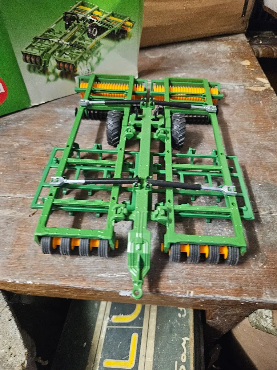 Britain's Siku Cultivator - Image 1
