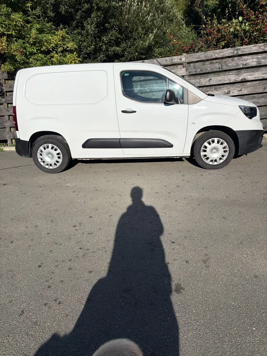 2022 Opel combo no vat - Image 1