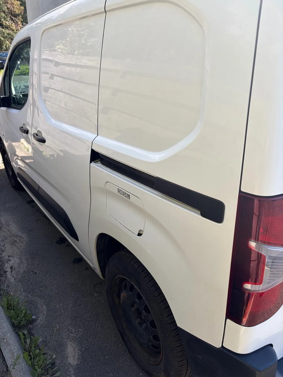 2022 Opel combo no vat - Image 4