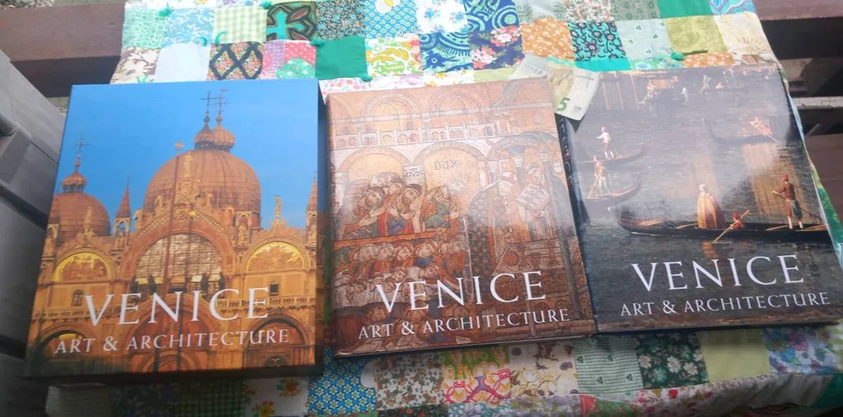 Large heavy 2 vol hardbacks on Venice. D18 - Image 2