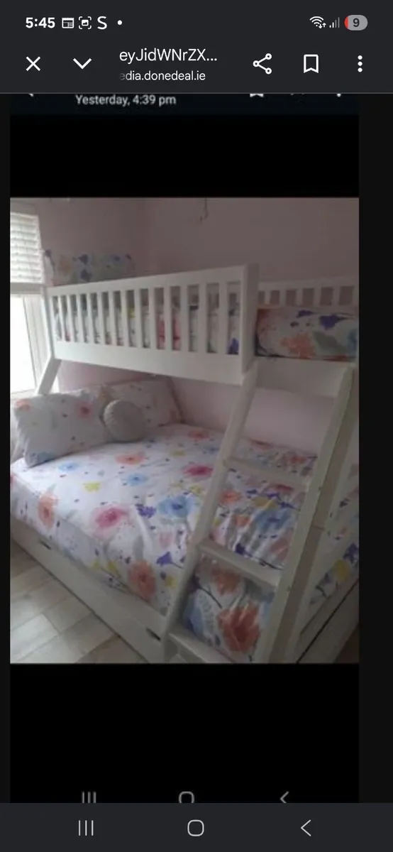Triple bunk bed