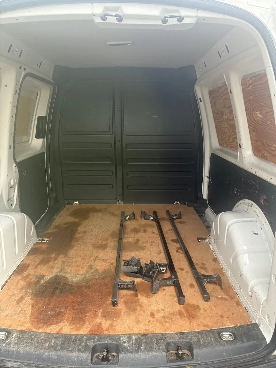 Volkswagen Caddy 2016 - Image 2