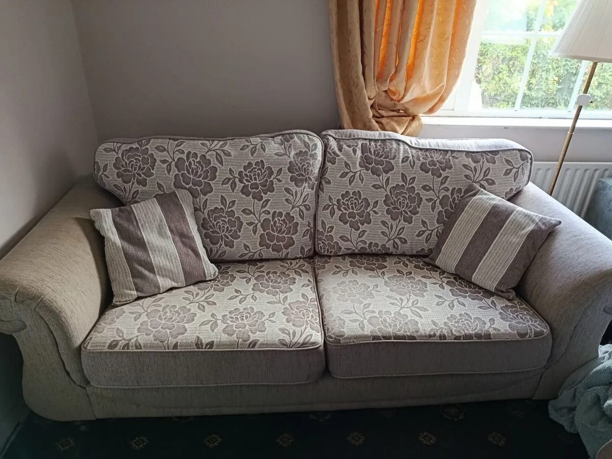 Three seat sofa and two armchairs - Image 2