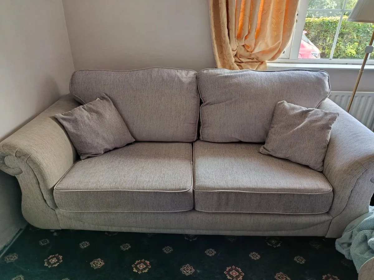 Three seat sofa and two armchairs - Image 1