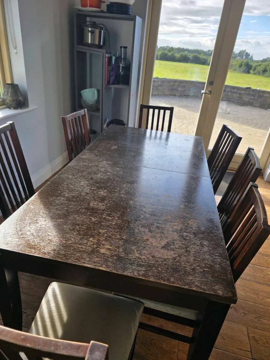 Kitchen table and chairs - Image 1