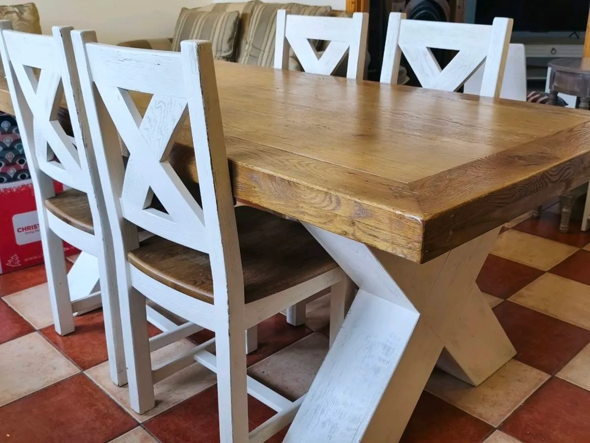 Table and chairs - Image 1