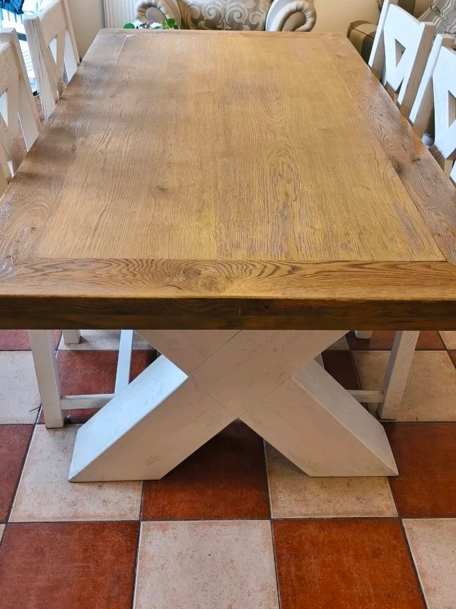 Table and chairs - Image 2