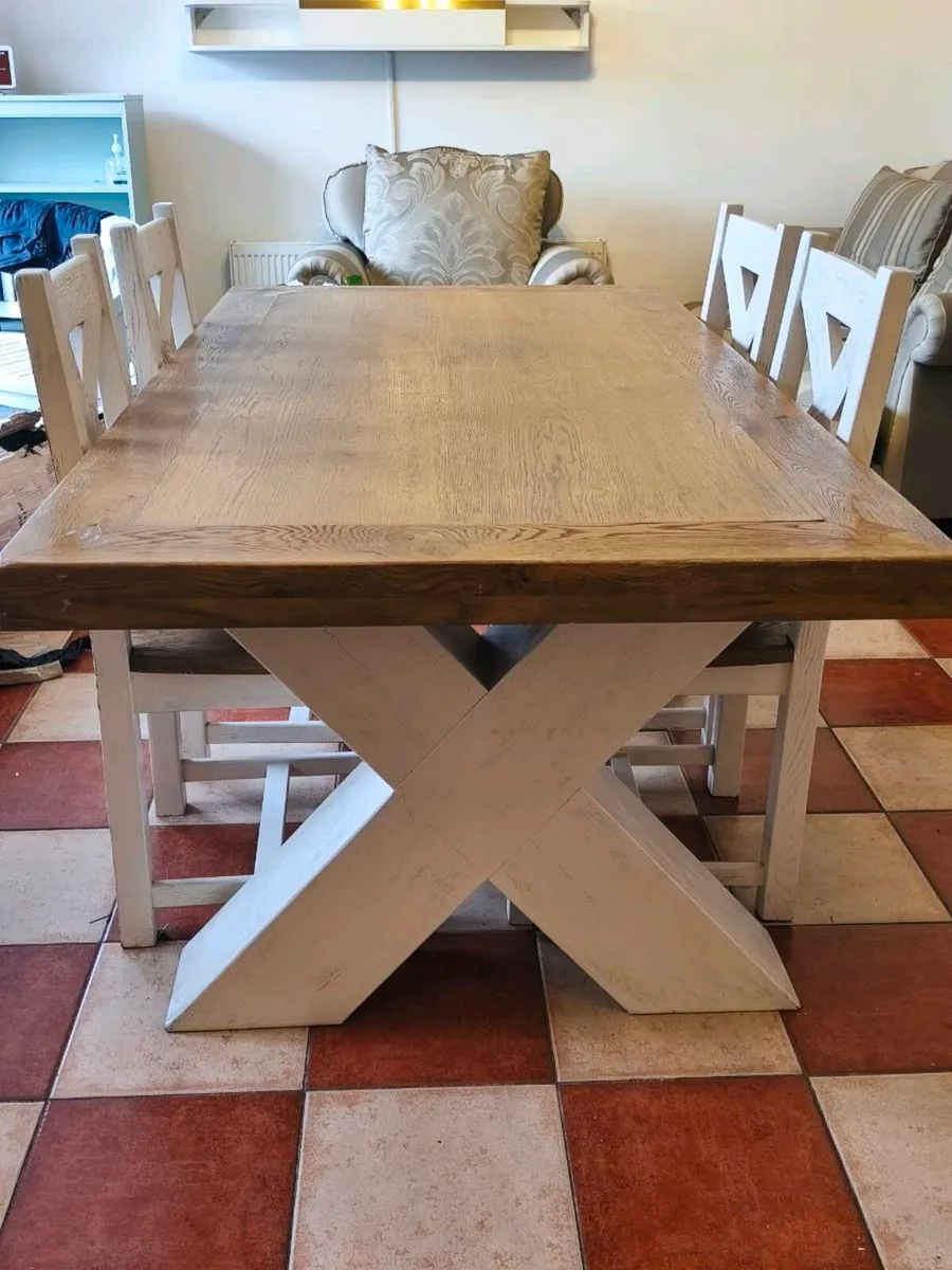 Table and chairs - Image 4