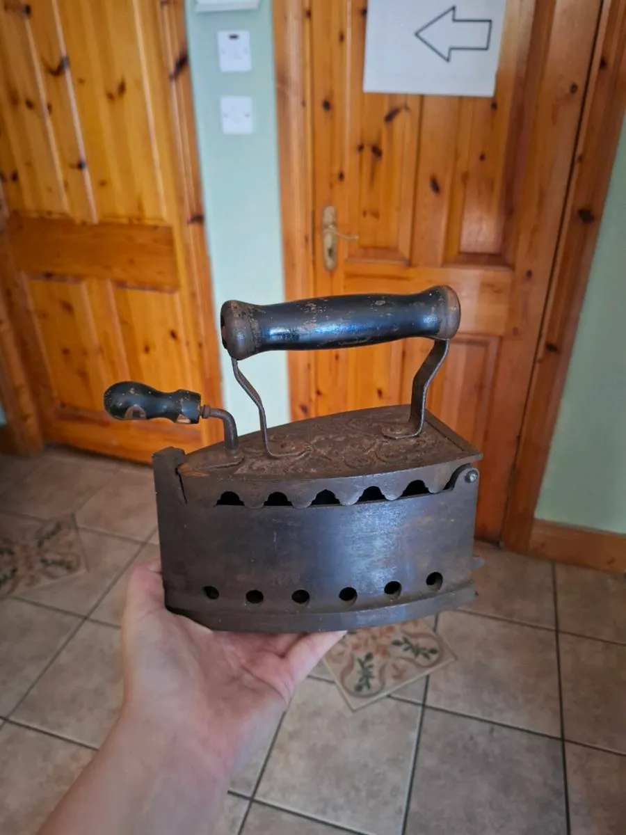 Antique coal iron postage possible - Image 1