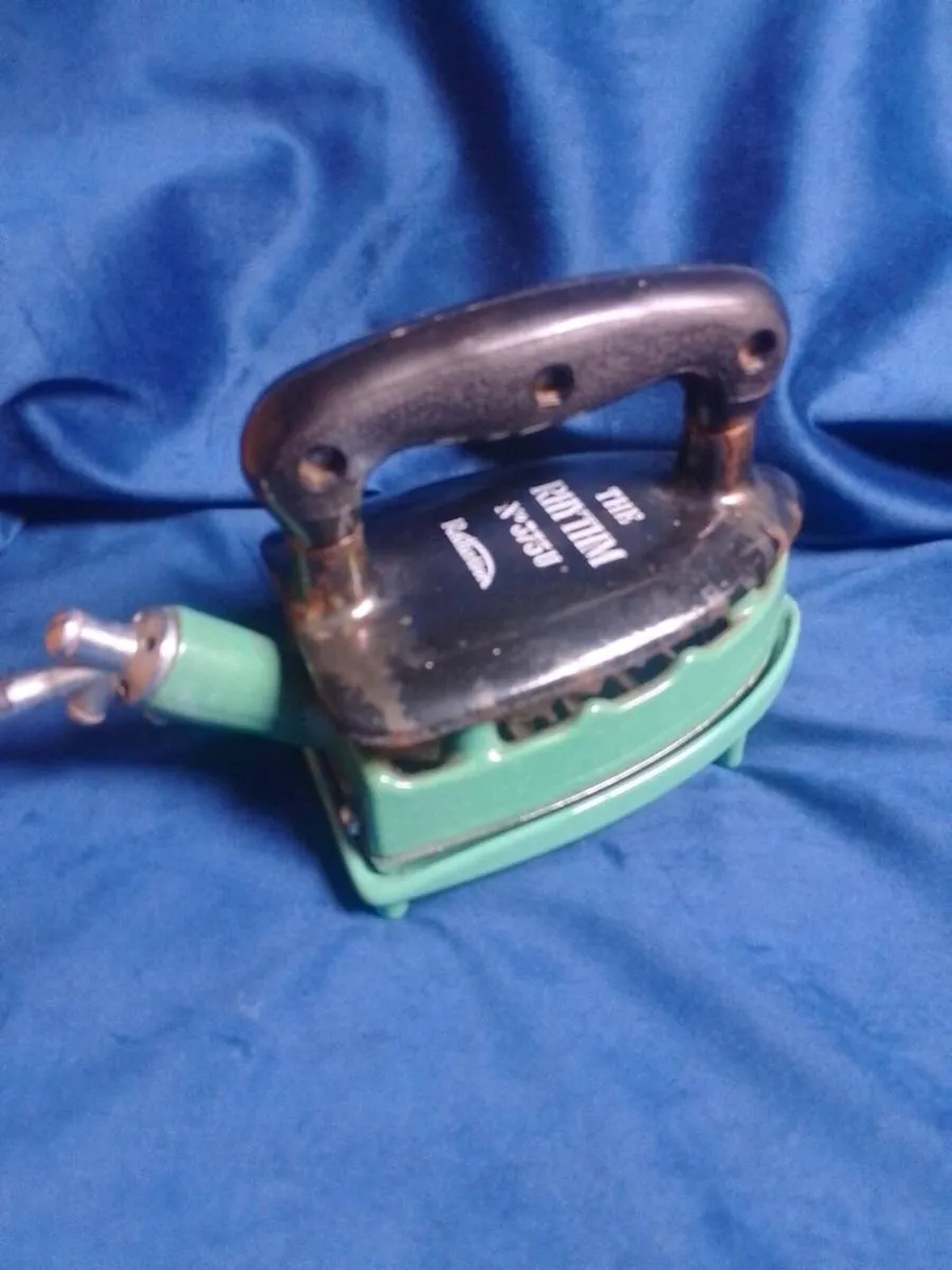 Vintage 1930s "The Rhythm" No. 375U Gas Iron - Image 4