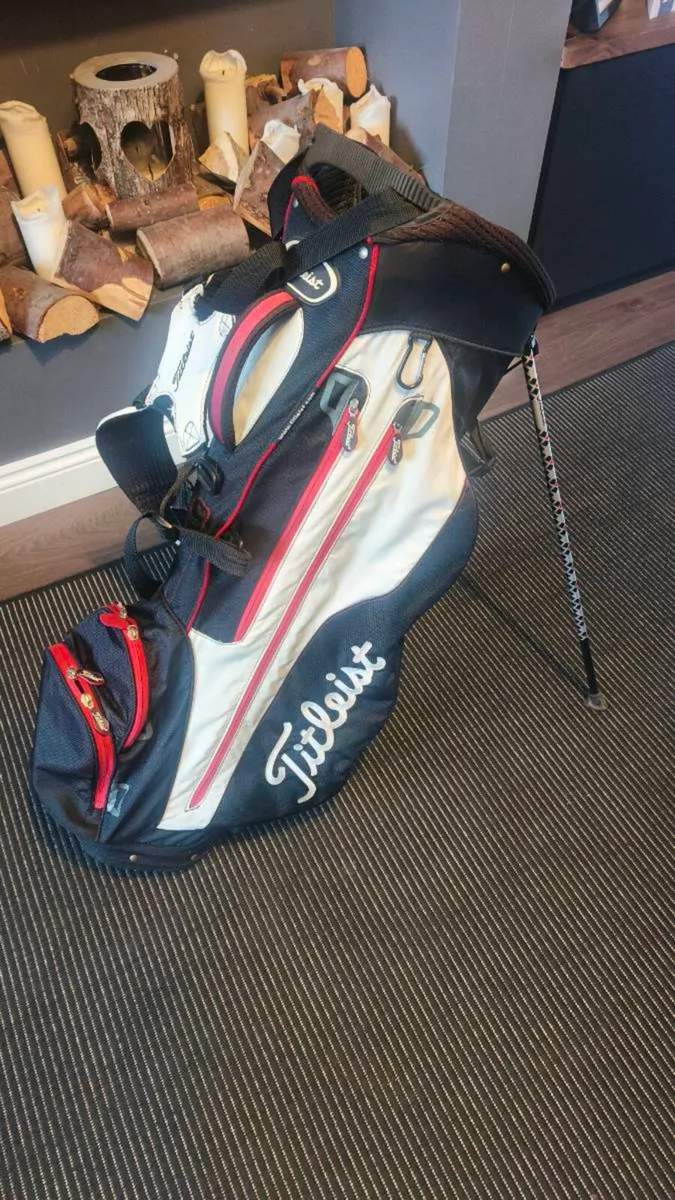 Titleist stand bag - Image 1