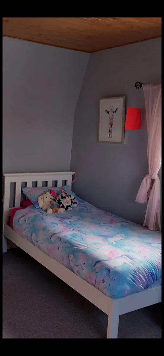 Single bed - Image 1