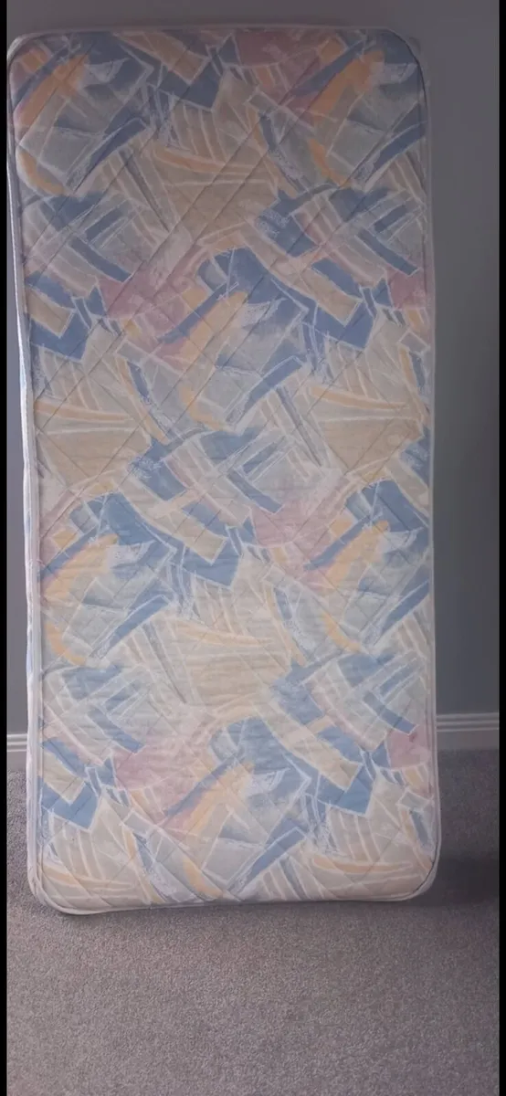 Single bed - Image 2