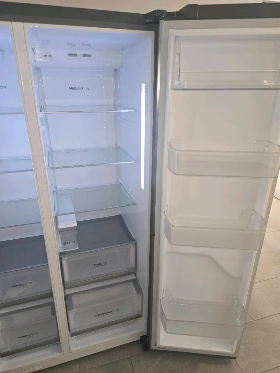 LG American Fridge Freezer - Image 4