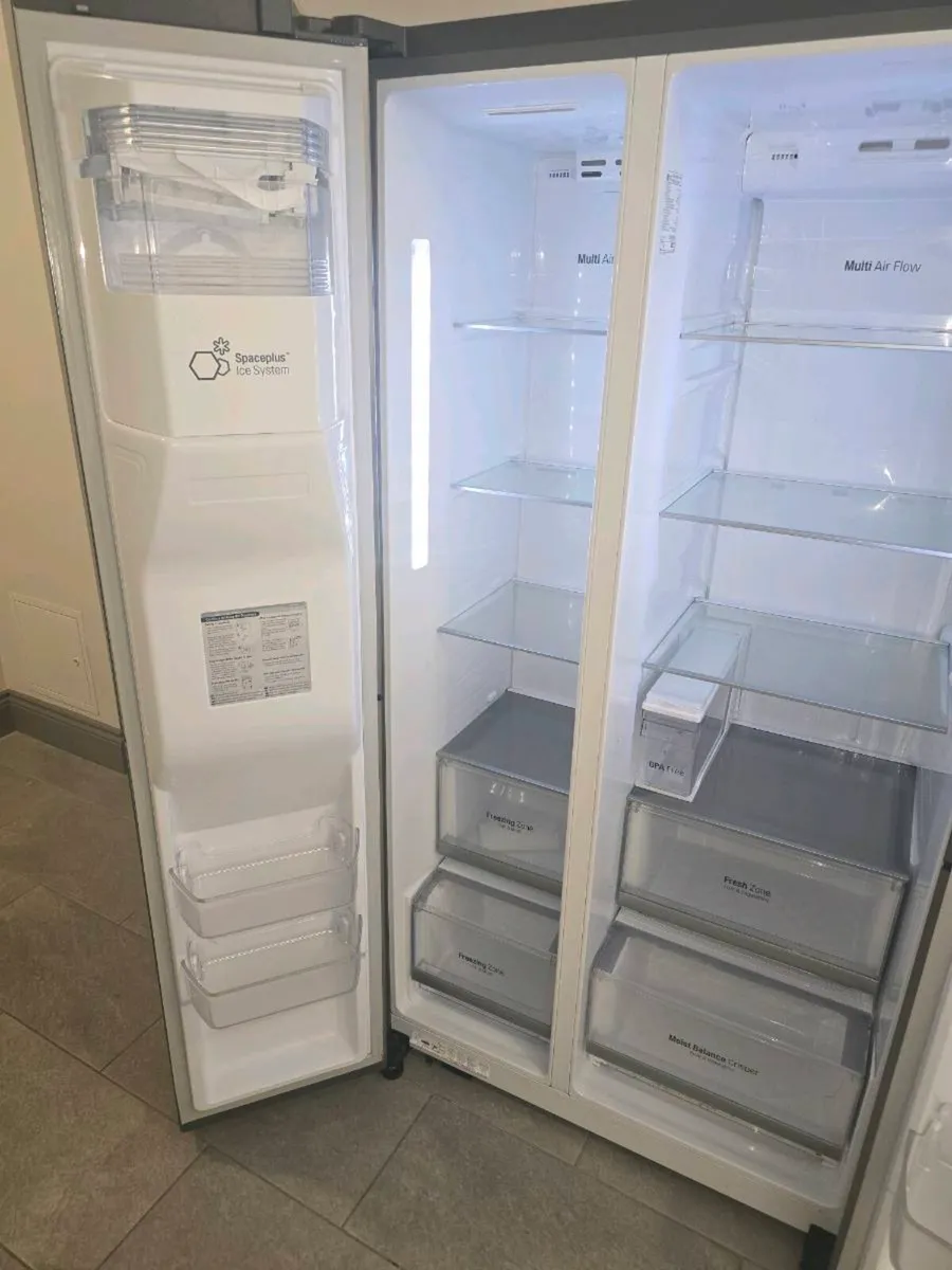 LG American Fridge Freezer - Image 3
