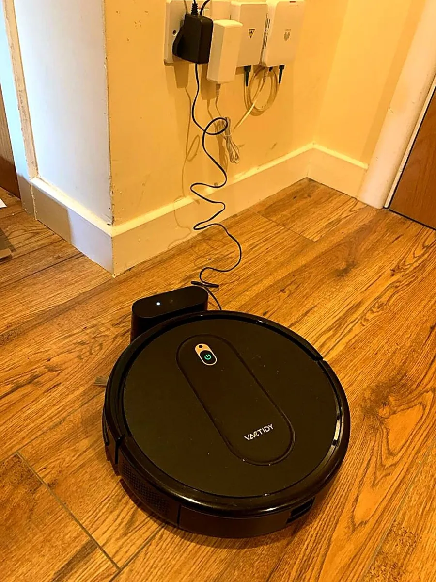 Robot Vacuum - Image 4