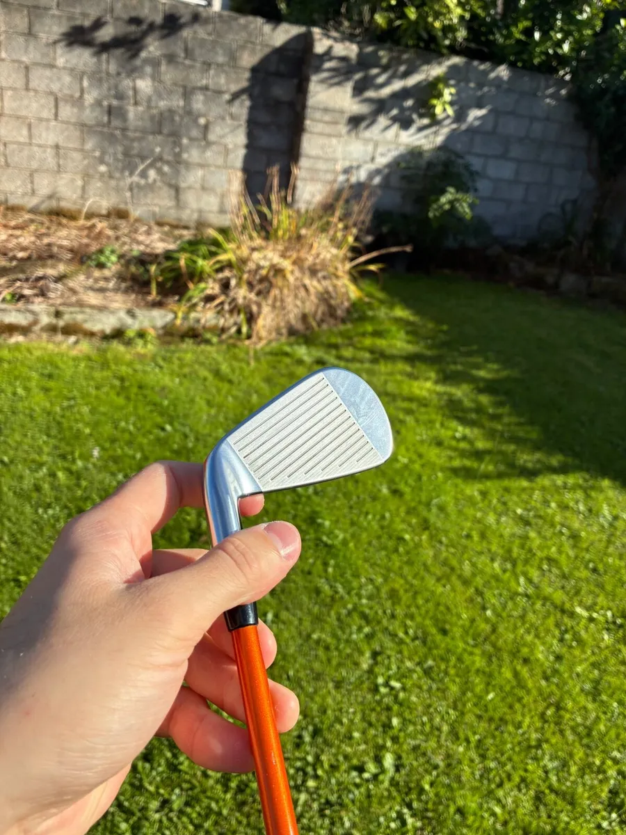 Srixon ZXiu 3 Iron/ Tour AD X-Stiff Graphite. - Image 3