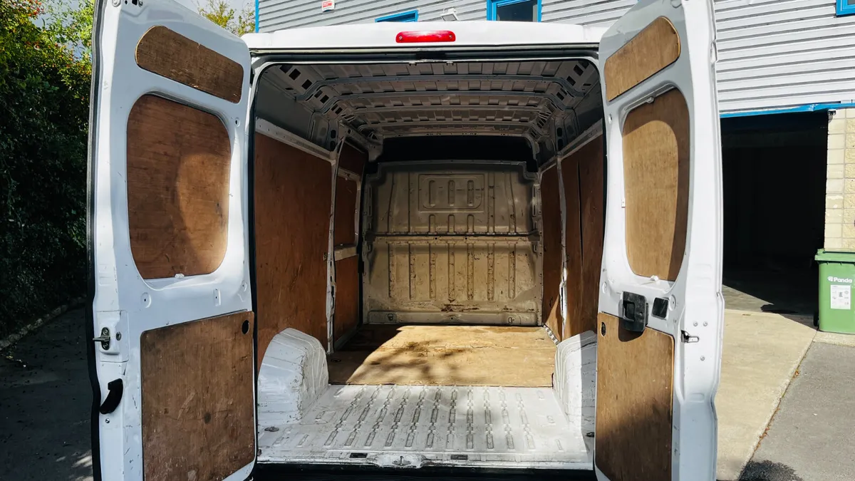 2023 Citroen Relay JUMPER 33 L3H2 BLUEHDI 140 - Image 4