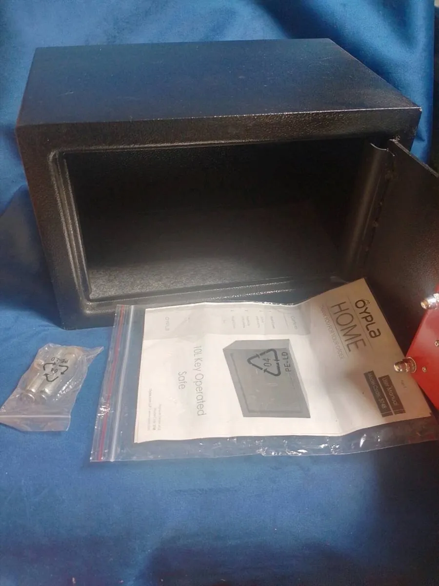 Oypla Home 10L Key Operated Safe - Image 2