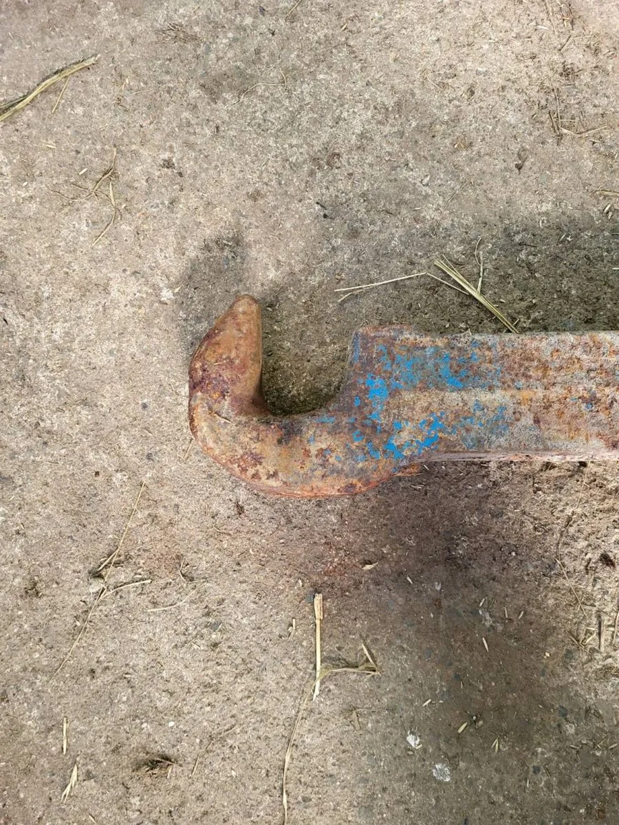 Pickup hitch hook - Image 1