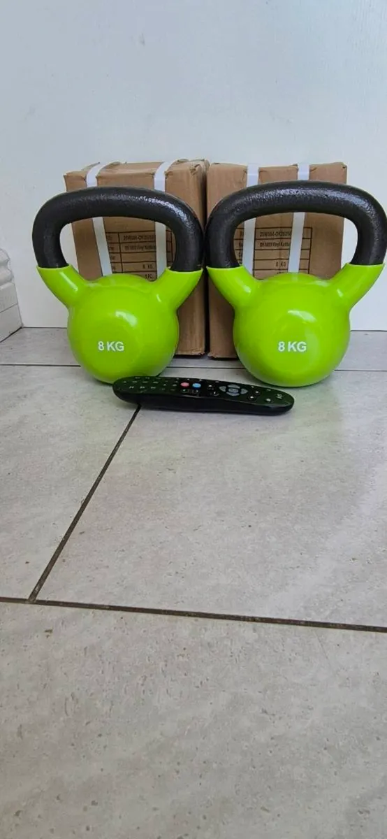 2xbrand new 8 kilo cast iron kettlebells - Image 3