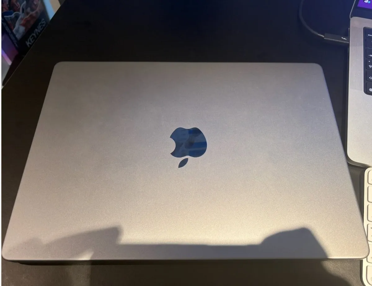 Macbook Pro 32gb - 14inch M2 - Image 2