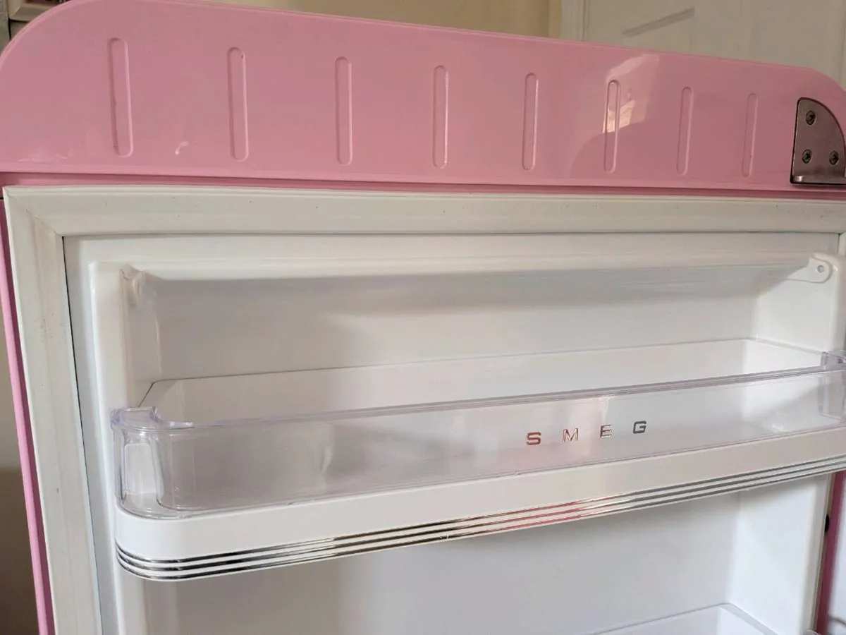 Smeg FAB28 pink retro fridge - needs repair - Image 4