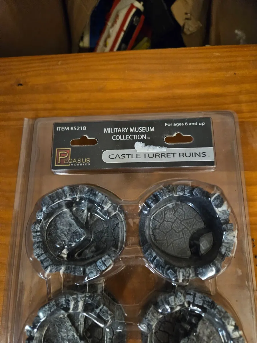 Hornby Pegasus Castle Turret Ruins - Image 2