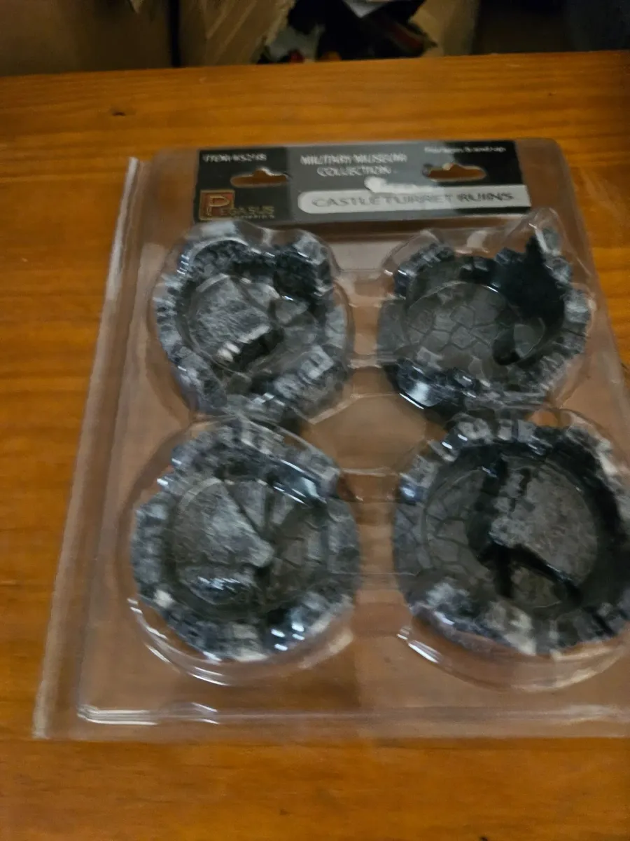 Hornby Pegasus Castle Turret Ruins - Image 3