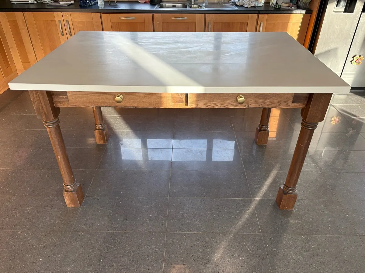 Kitchen Island - Image 1