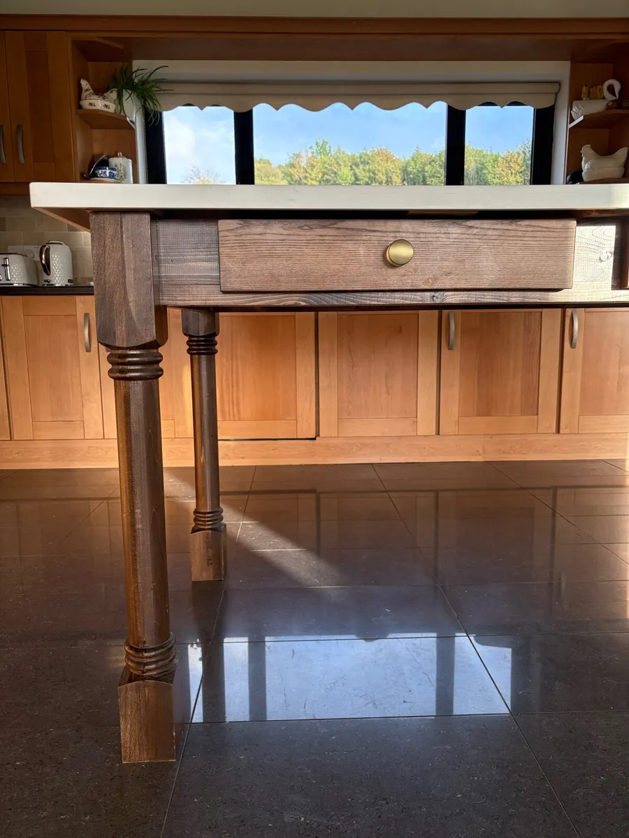 Kitchen Island - Image 3