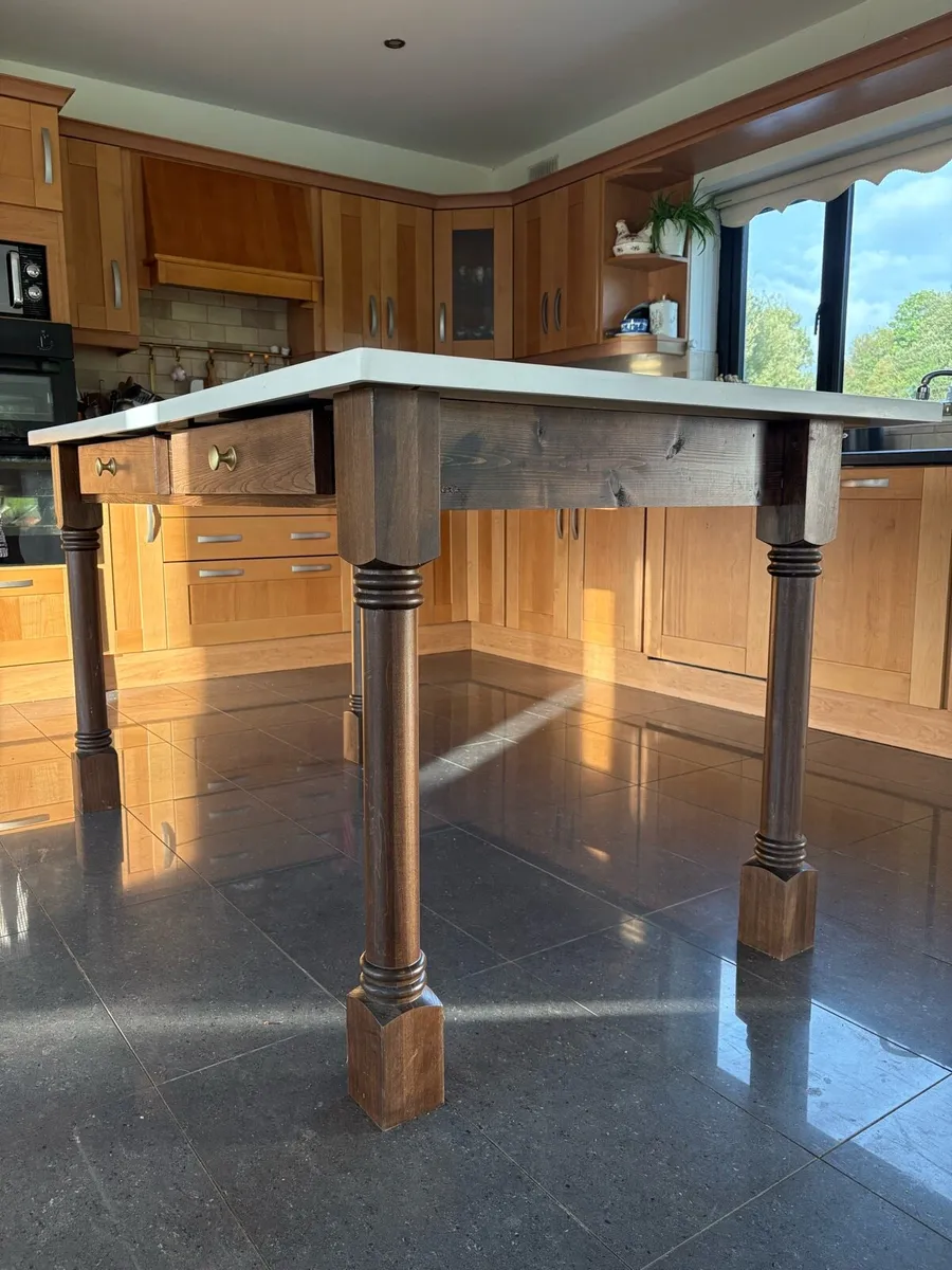Kitchen Island - Image 4