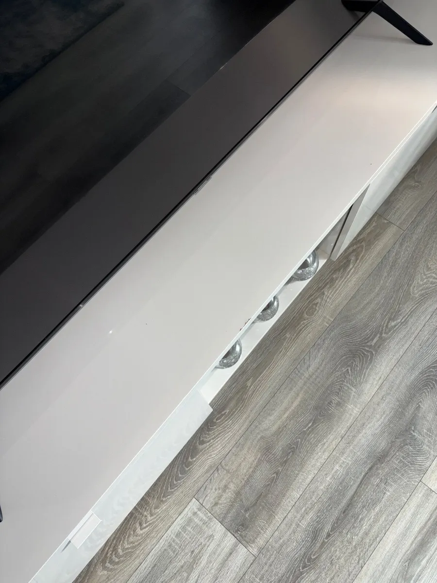 Gloss Tv Stand - Image 4