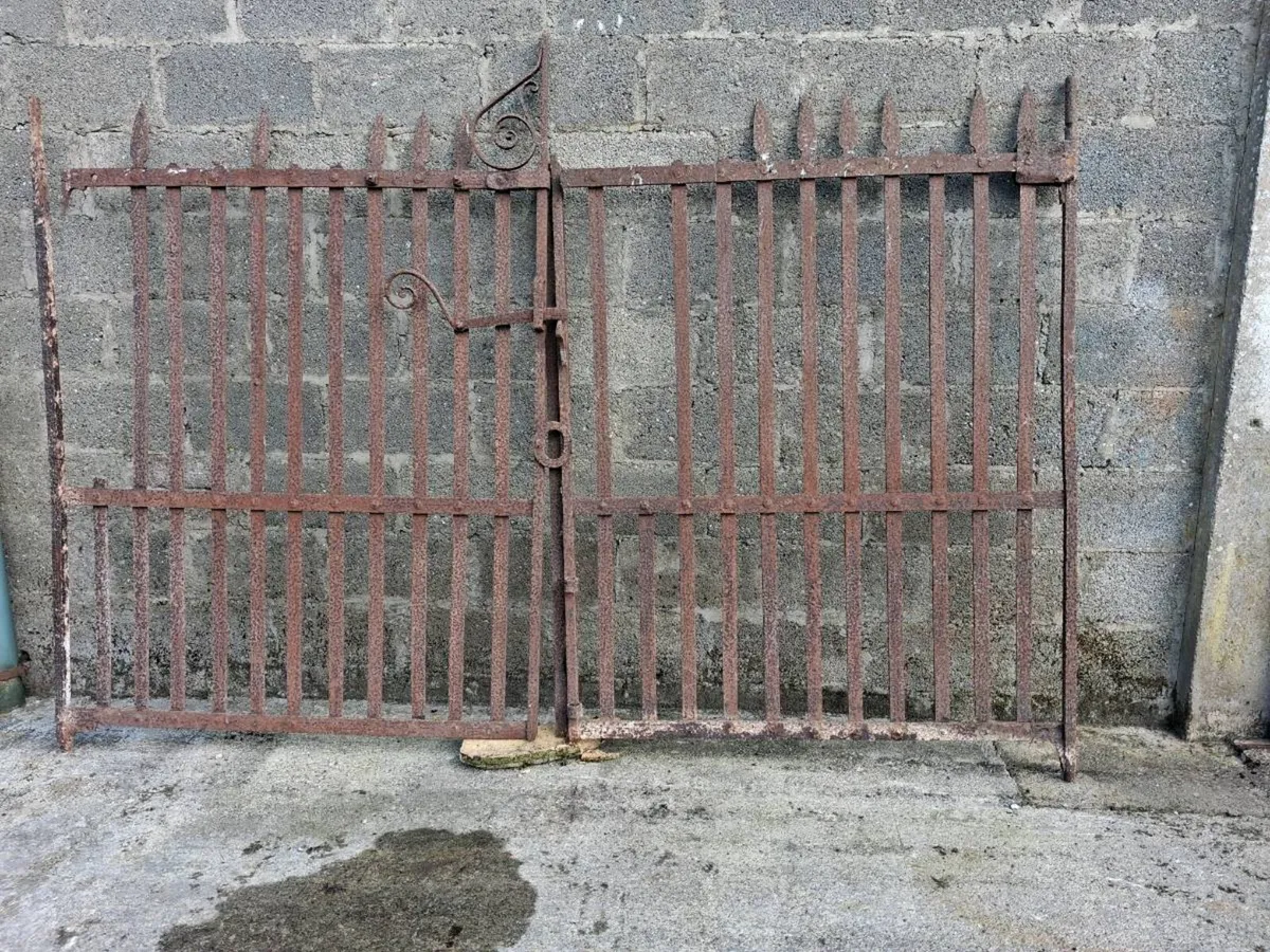 Blacksmiths gate - Image 1