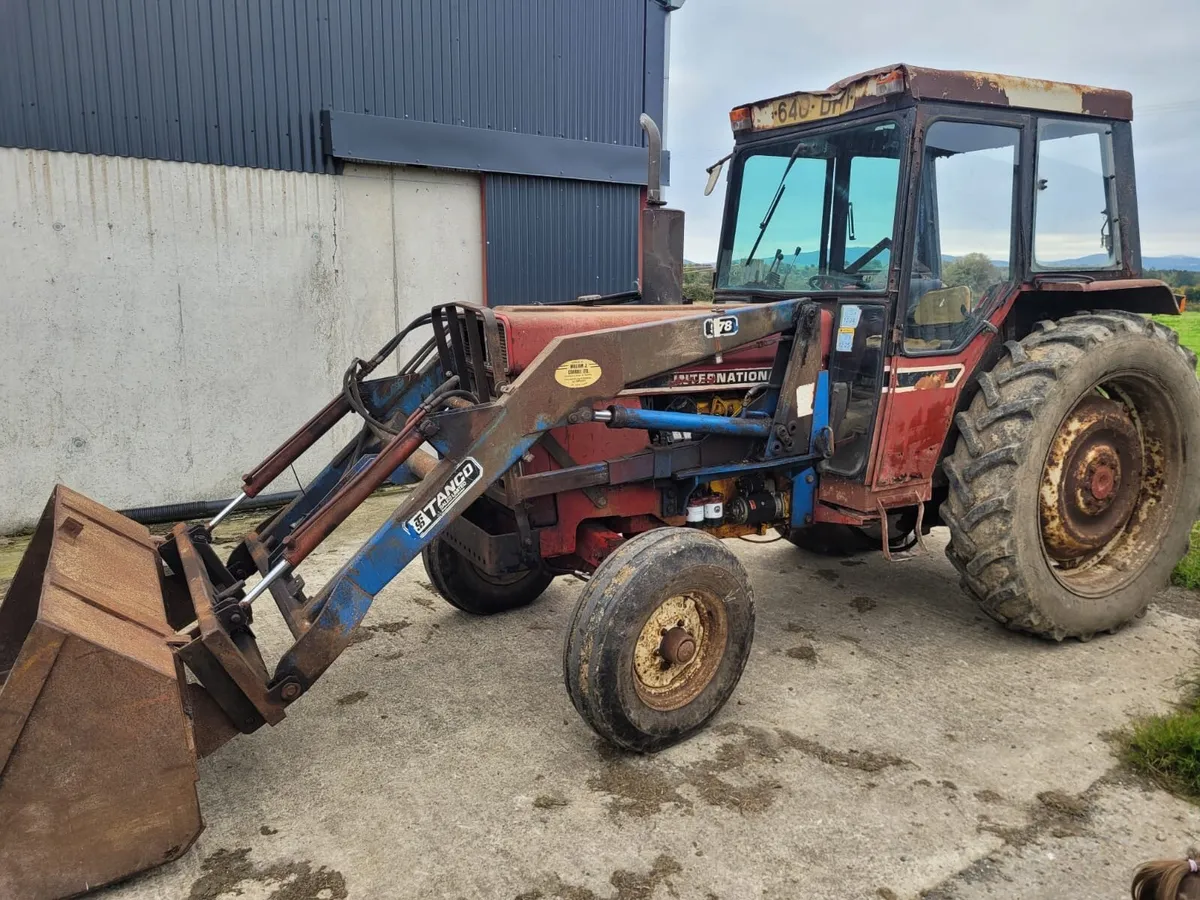 Case tractor and loader - Image 1