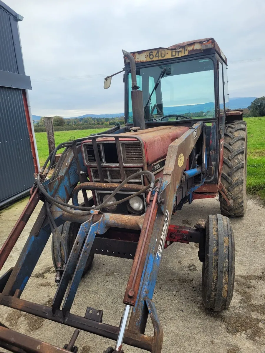Case tractor and loader - Image 4