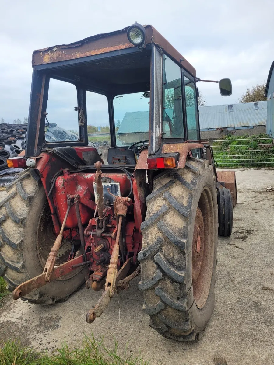 Case tractor and loader - Image 2