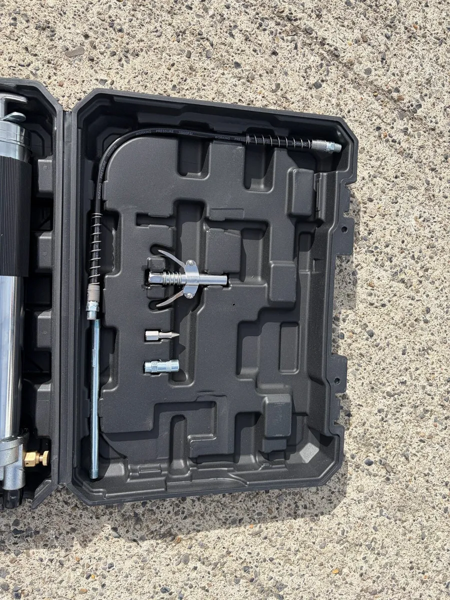 Brand New Boss Grease Gun - Image 3