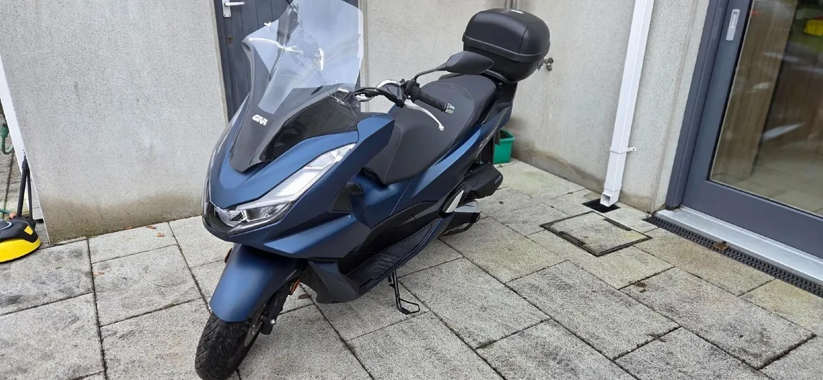 2024 Honda PCX 125 - Image 1