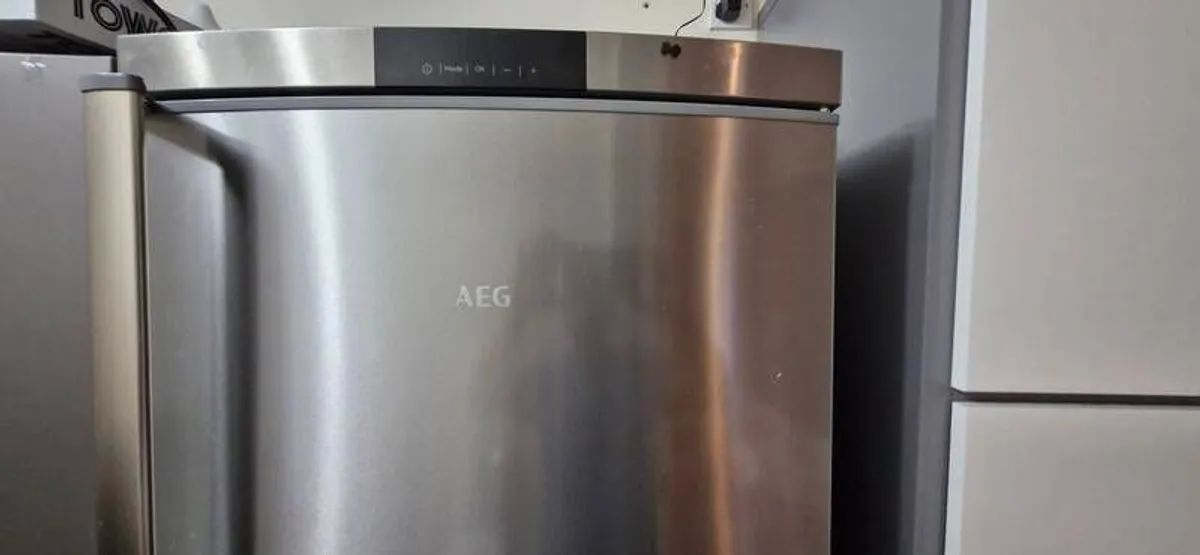 Fridge and dryer - Image 2