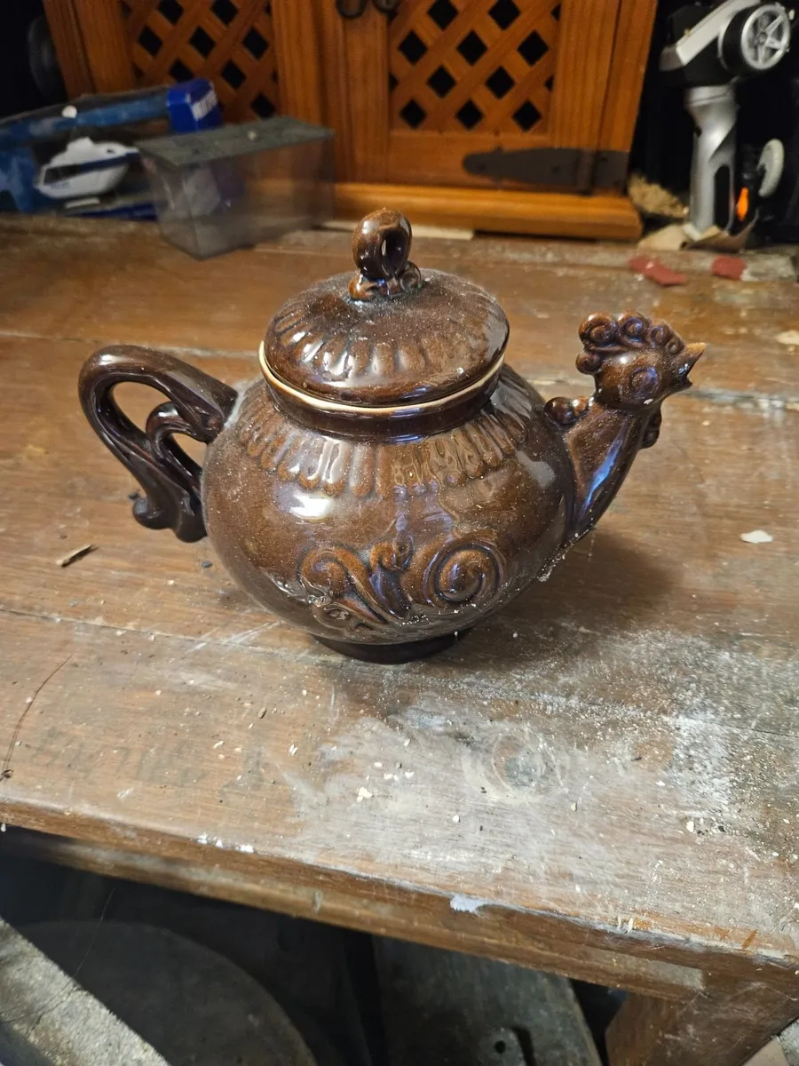 Vintage Style Tea Pot Chicken Design - Image 1